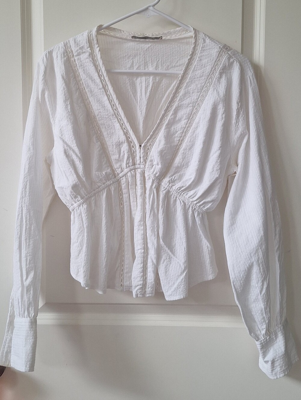 Abercrombie & Fitch White V-Neck Peasant Blouse